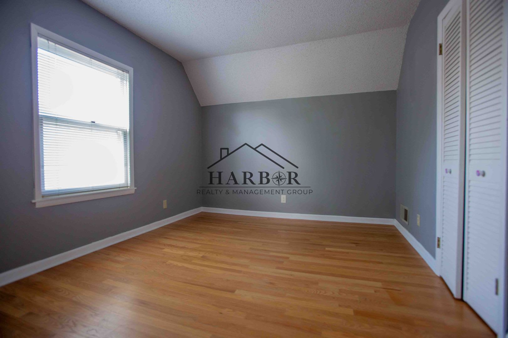 3 bedroom 2.5 bathroom home with a fully fenced yard! – photo 5