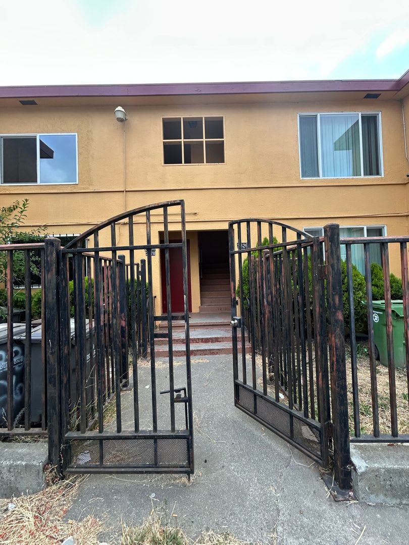2 Bedroom 1 Bath Apartment 950 sft with utilities (except PGE) – photo 1