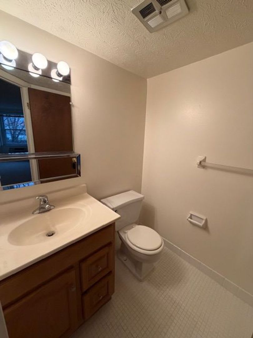200 West – photo 2