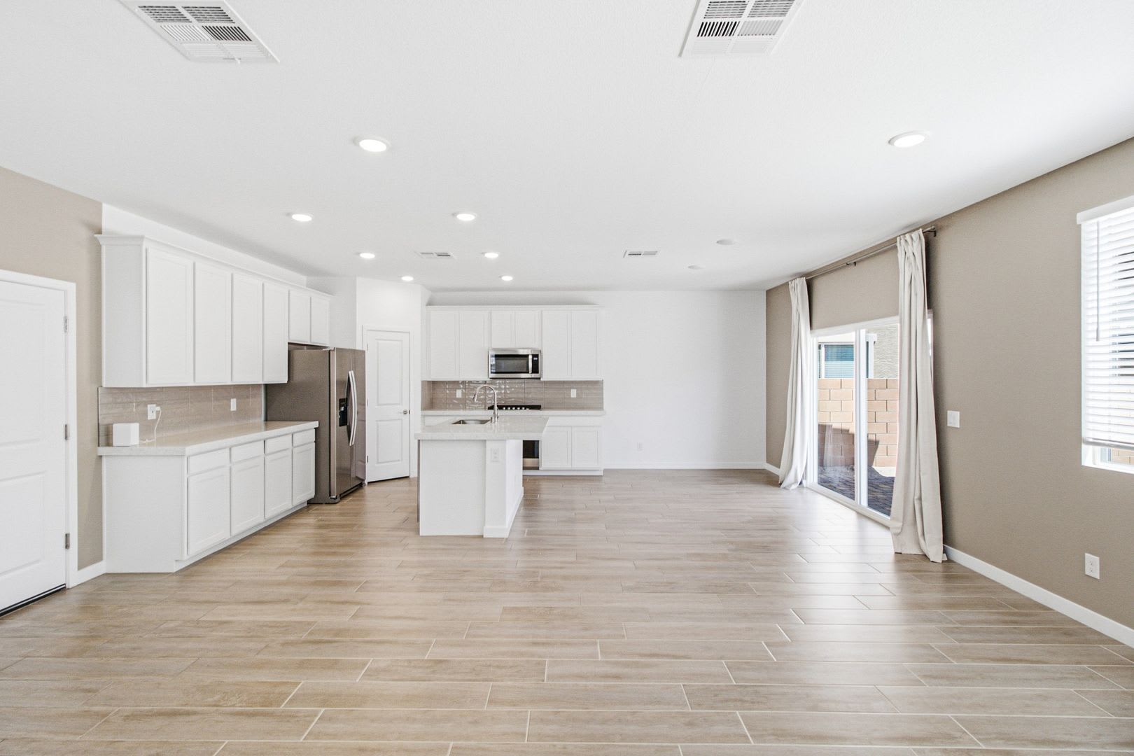 Spacious Southwest Las Vegas Home with Large Loft & Expansive Backyard – photo 5