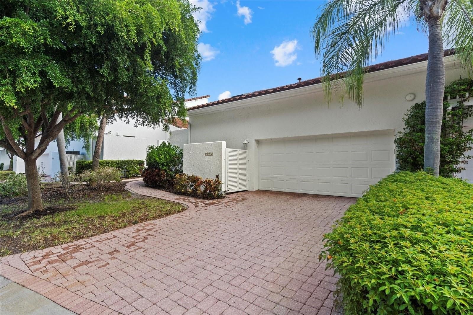 2254 HARBOUR COURT Drive – photo 1