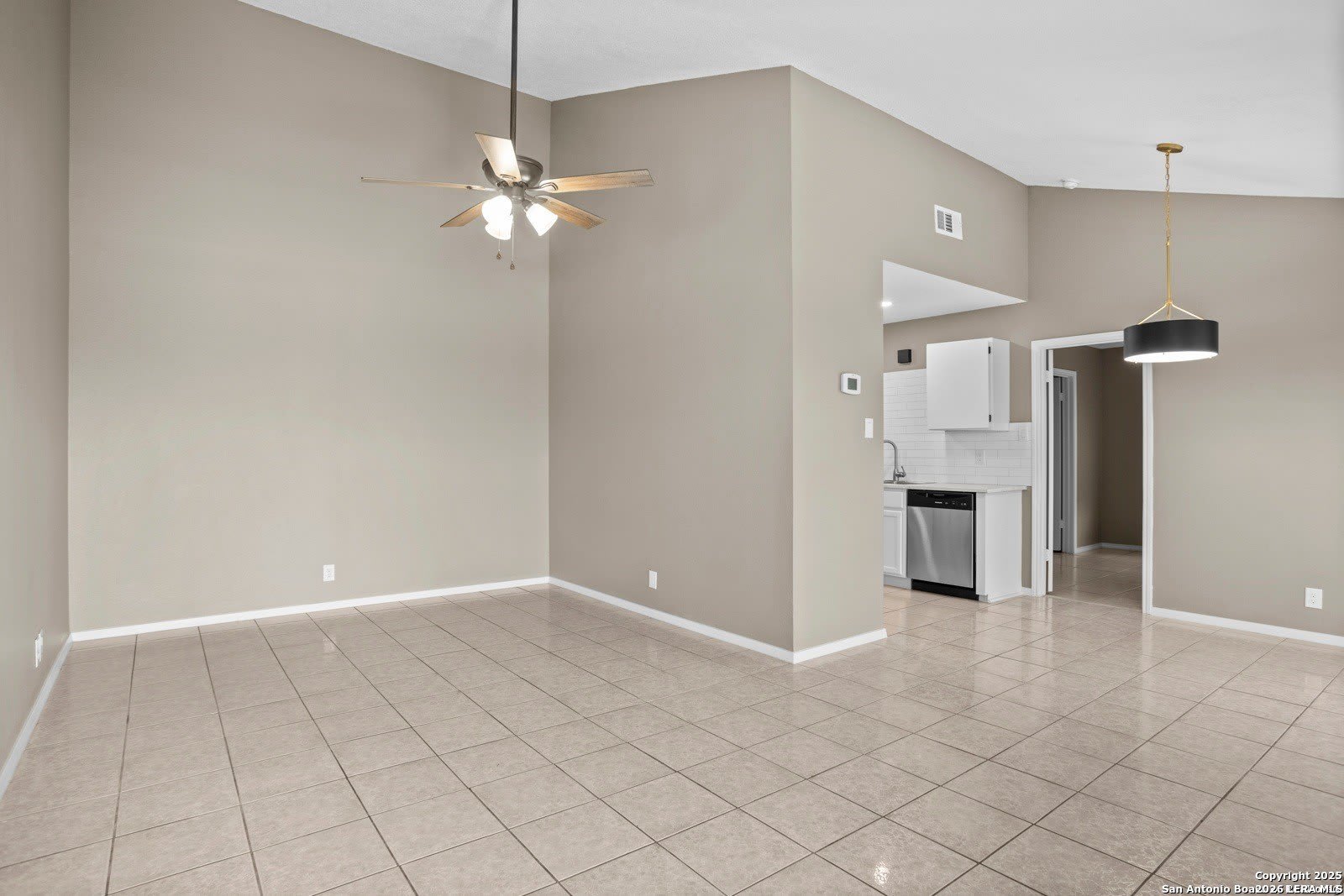 5281 Meadow Rise St – photo 3