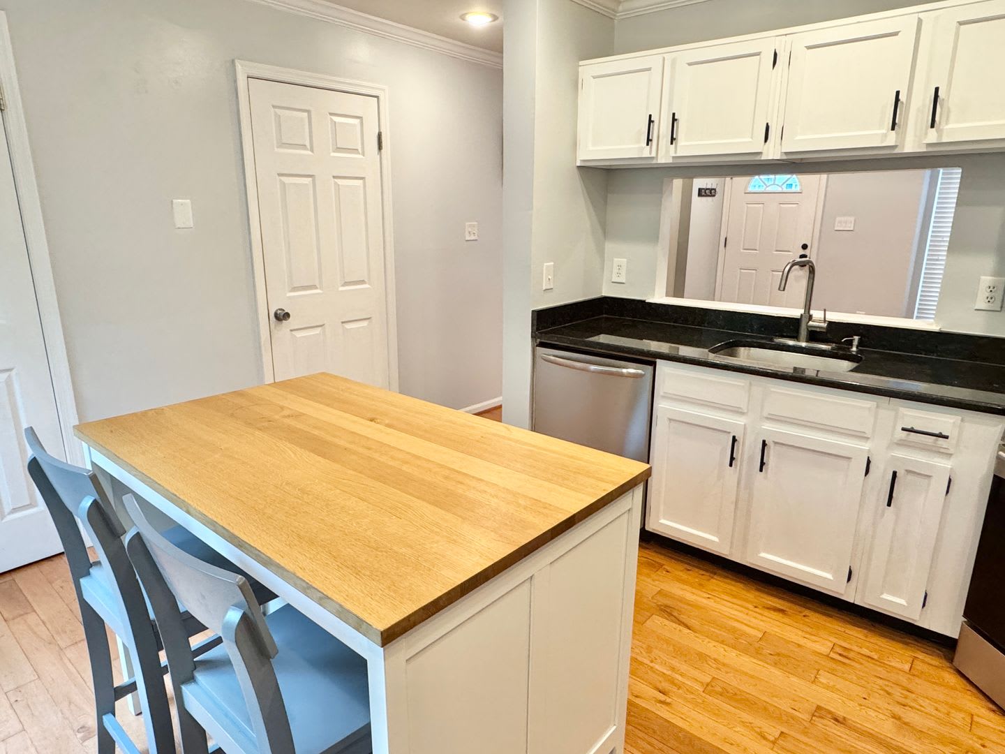 LAKE RIDGE TOWNHOUSE – photo 3