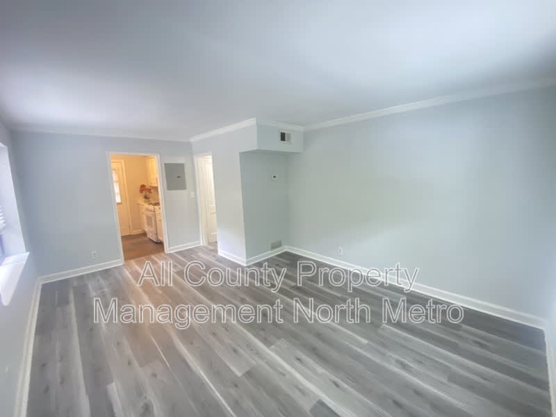 702 Argonne Ave NE – photo 5