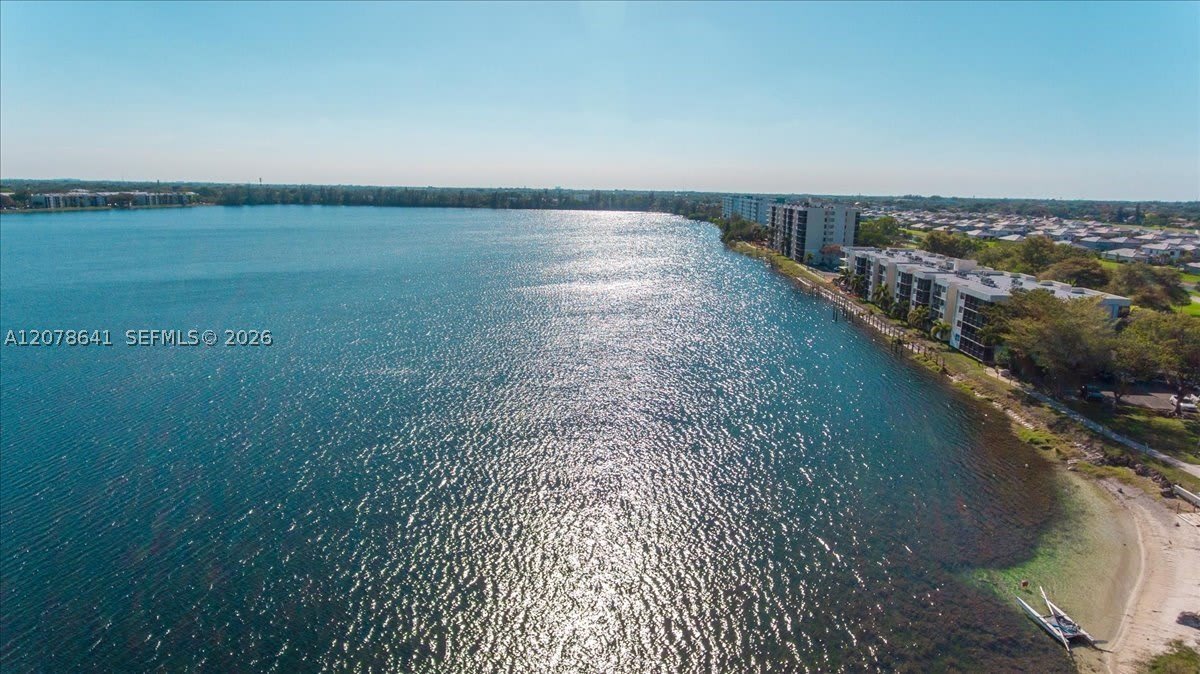 110 Lake Emerald Dr – photo 1