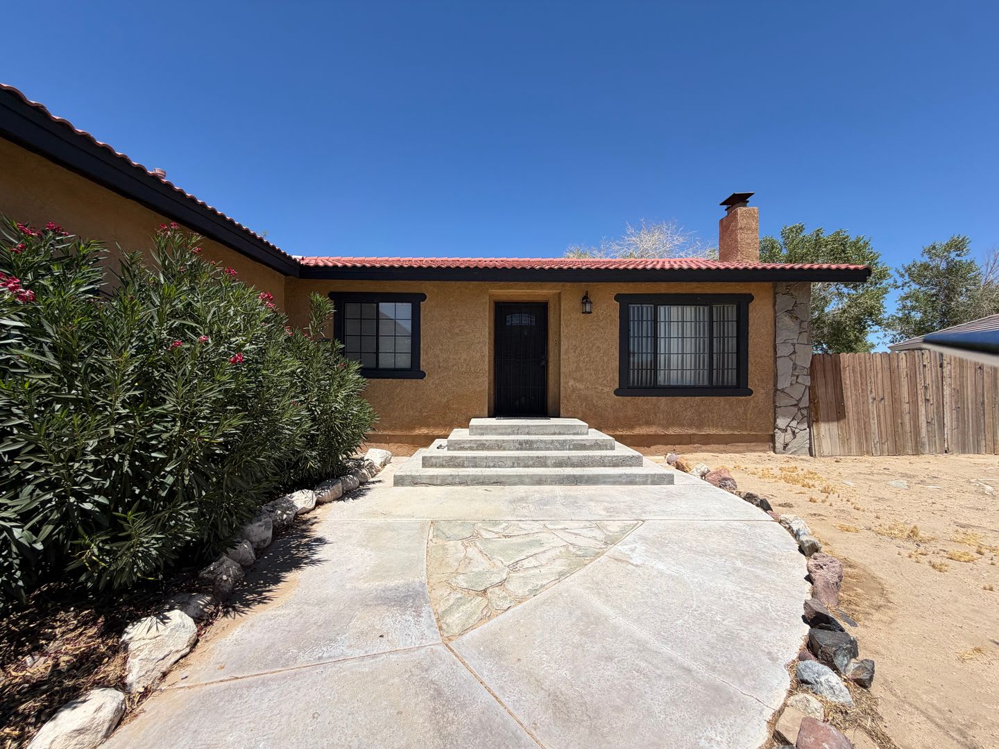 Beautiful 3 Bedroom House Located on Calico Lake – photo 4