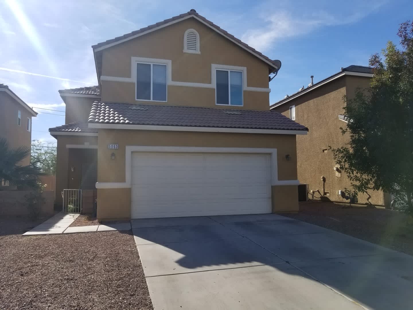 Lovely 2 story home Madre Mesa South Community – photo 3