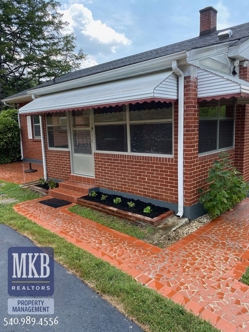 Roanoke County 2 Bedroom and 1 Bath – photo 2