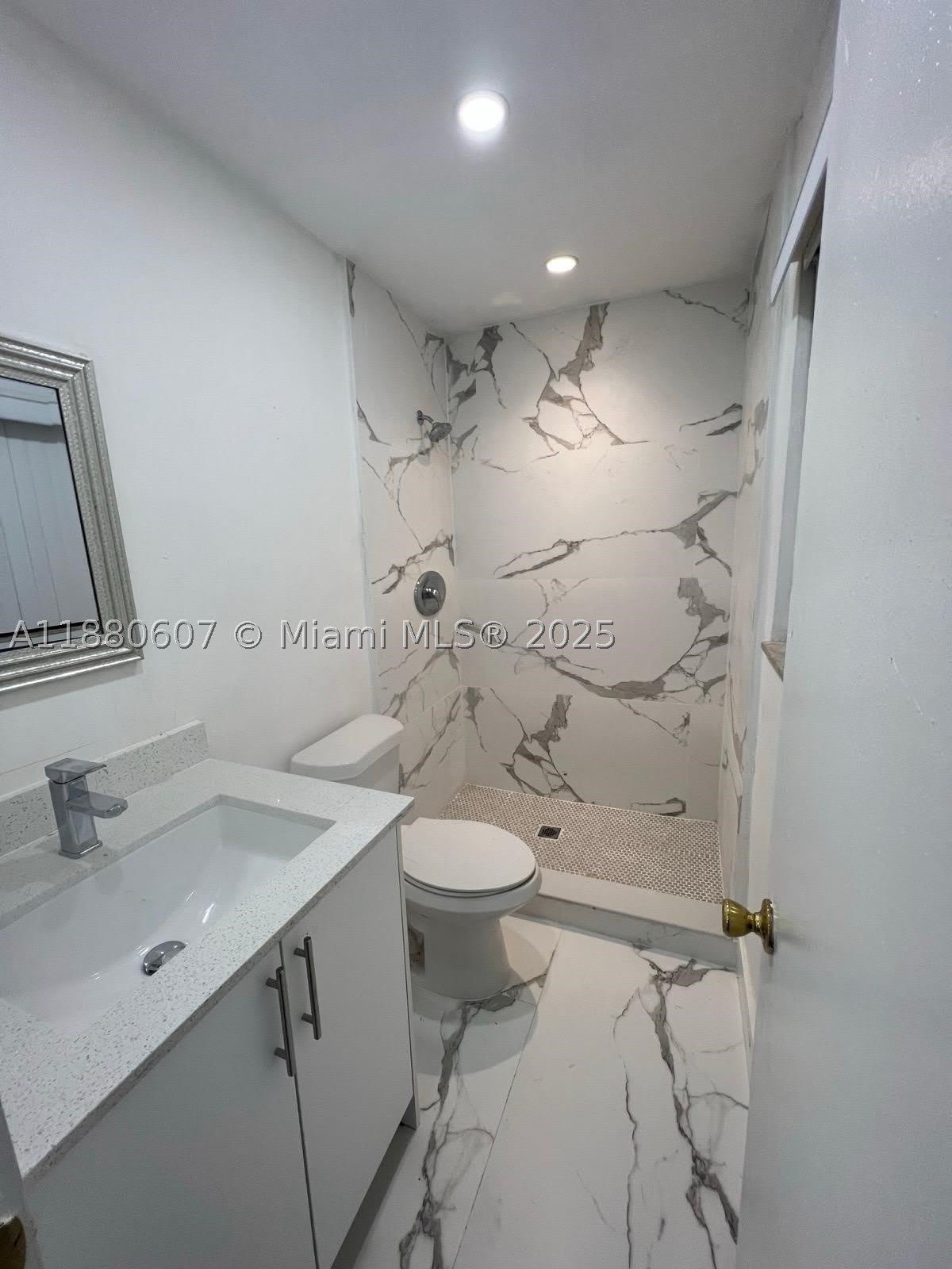 222 SW 8th St – photo 3
