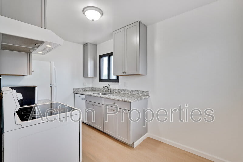 709 6th Avenue – photo 3