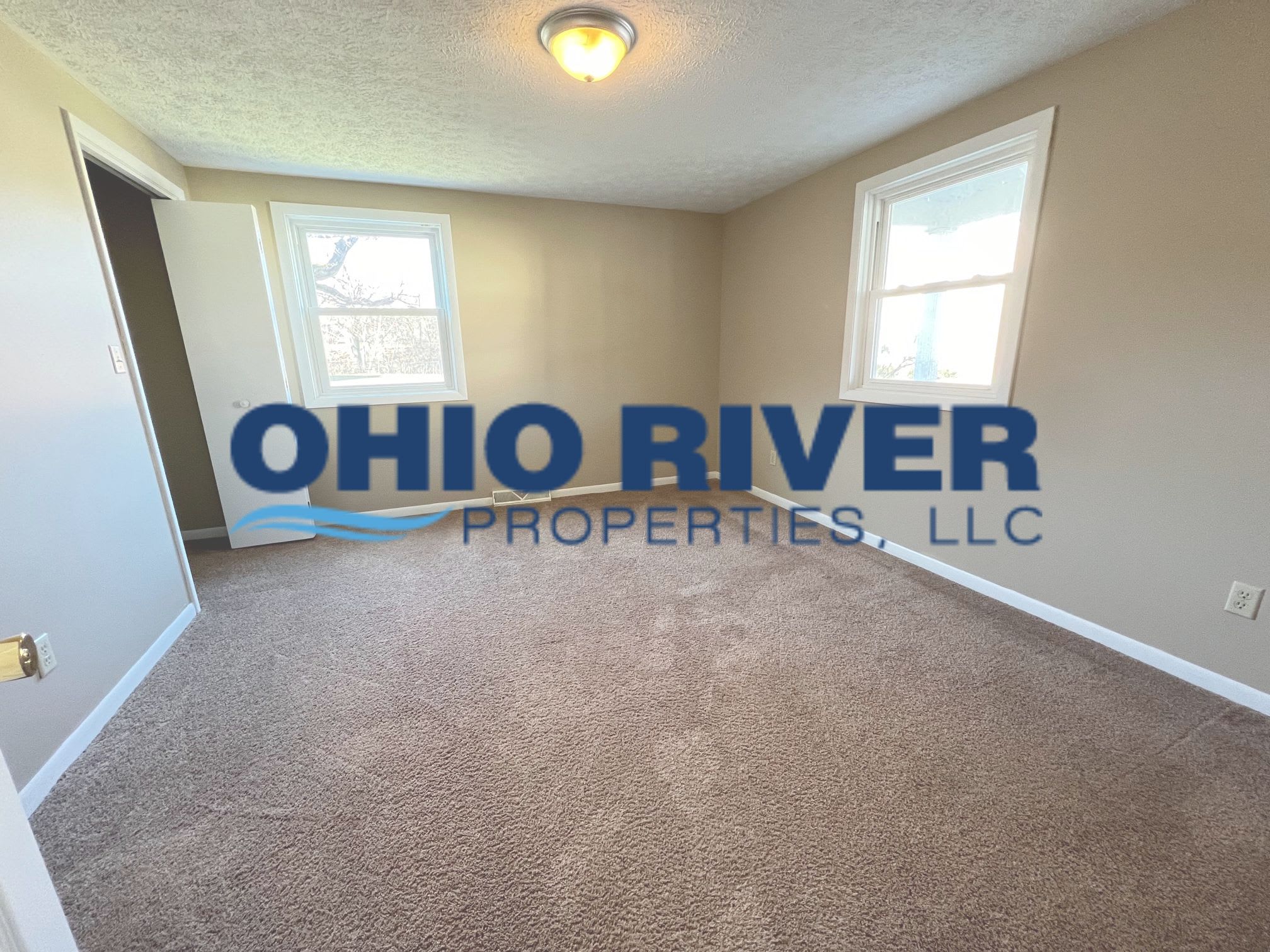 27 Locust Ave – photo 3