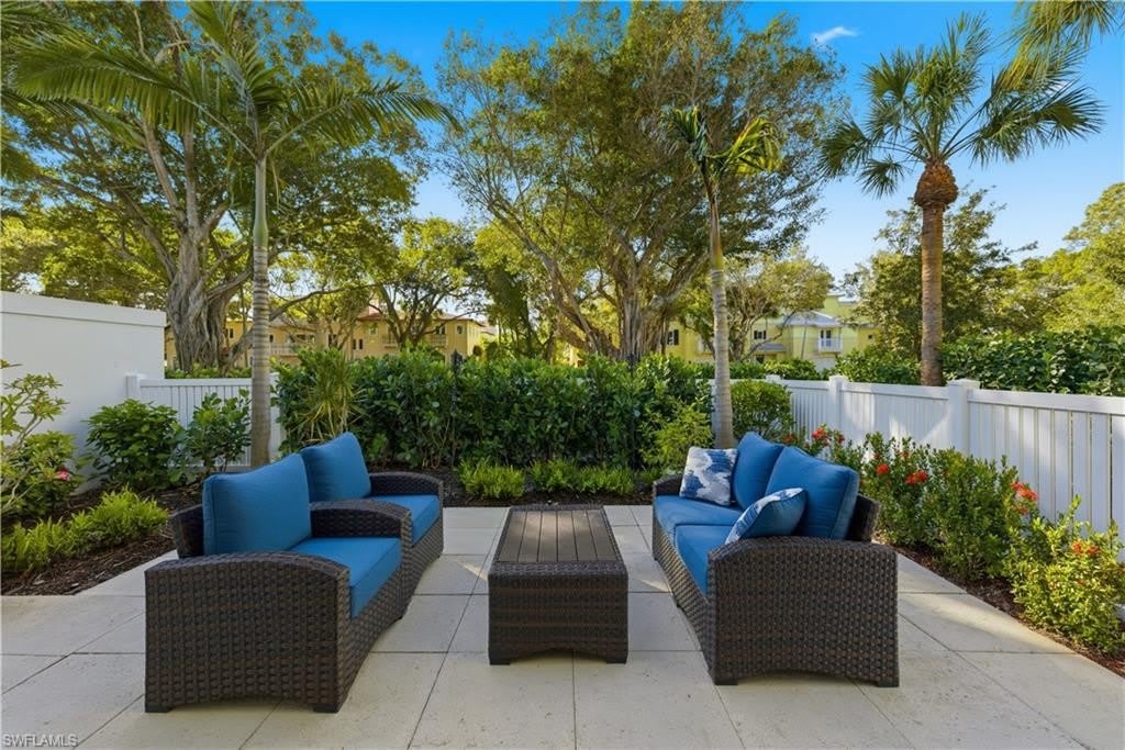 341 3rd Ave S – photo 1