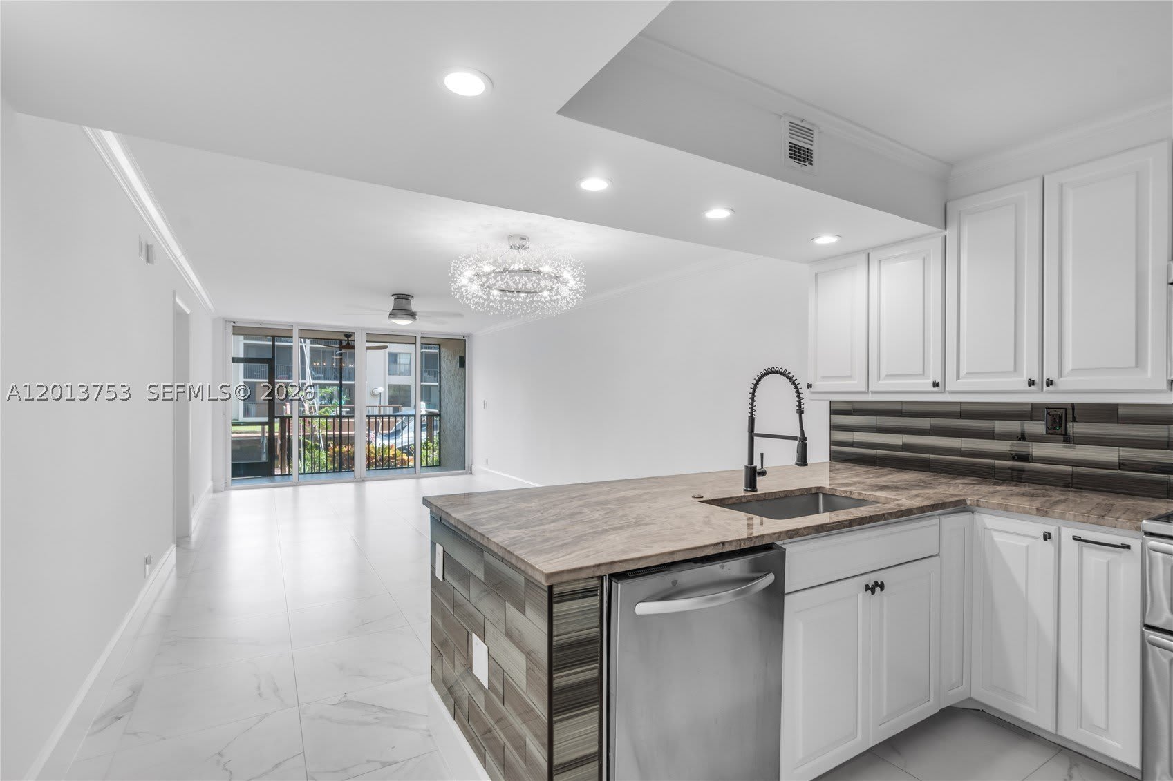 12 Royal Palm Way – photo 1