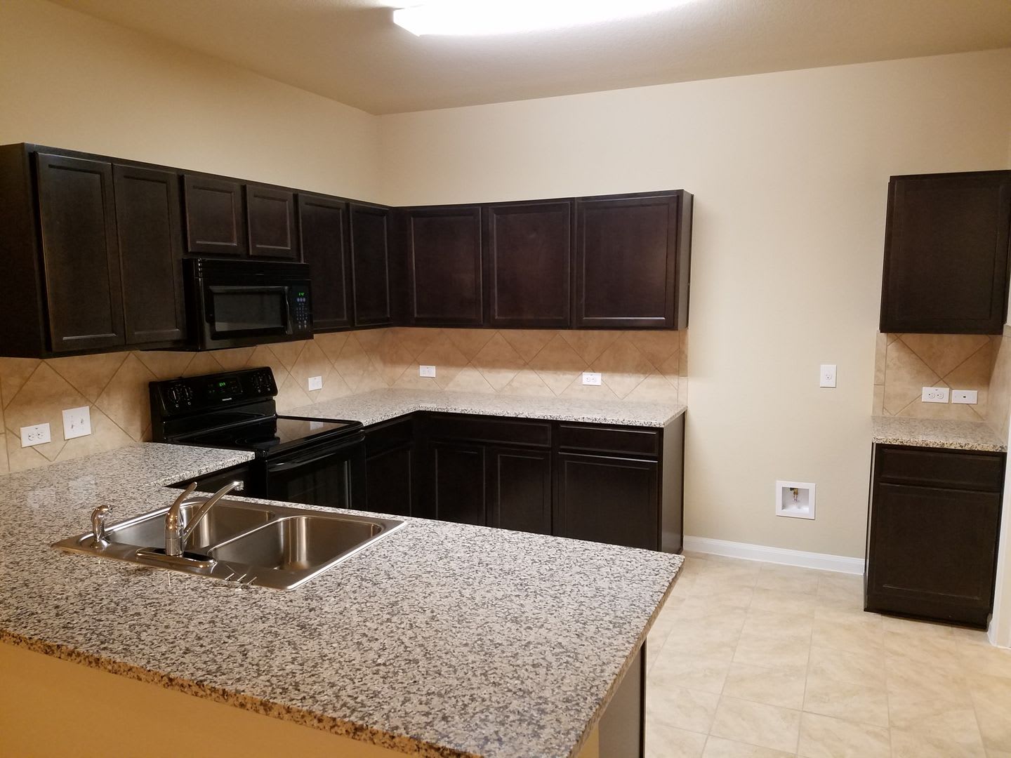 Amazing 4 bed, 2 bath Dell Valley – photo 5