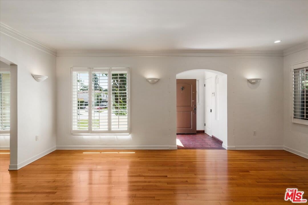 627 26th St – photo 3