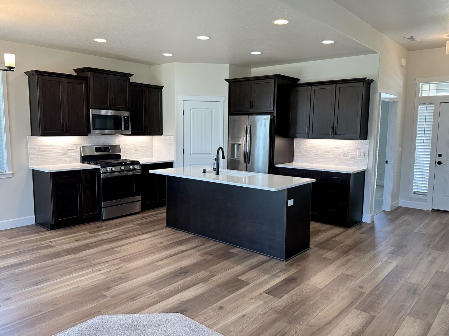 Luxury 3-Bedroom Home for Lease in Apple Valley, Kennewick – Built 2023 – photo 5