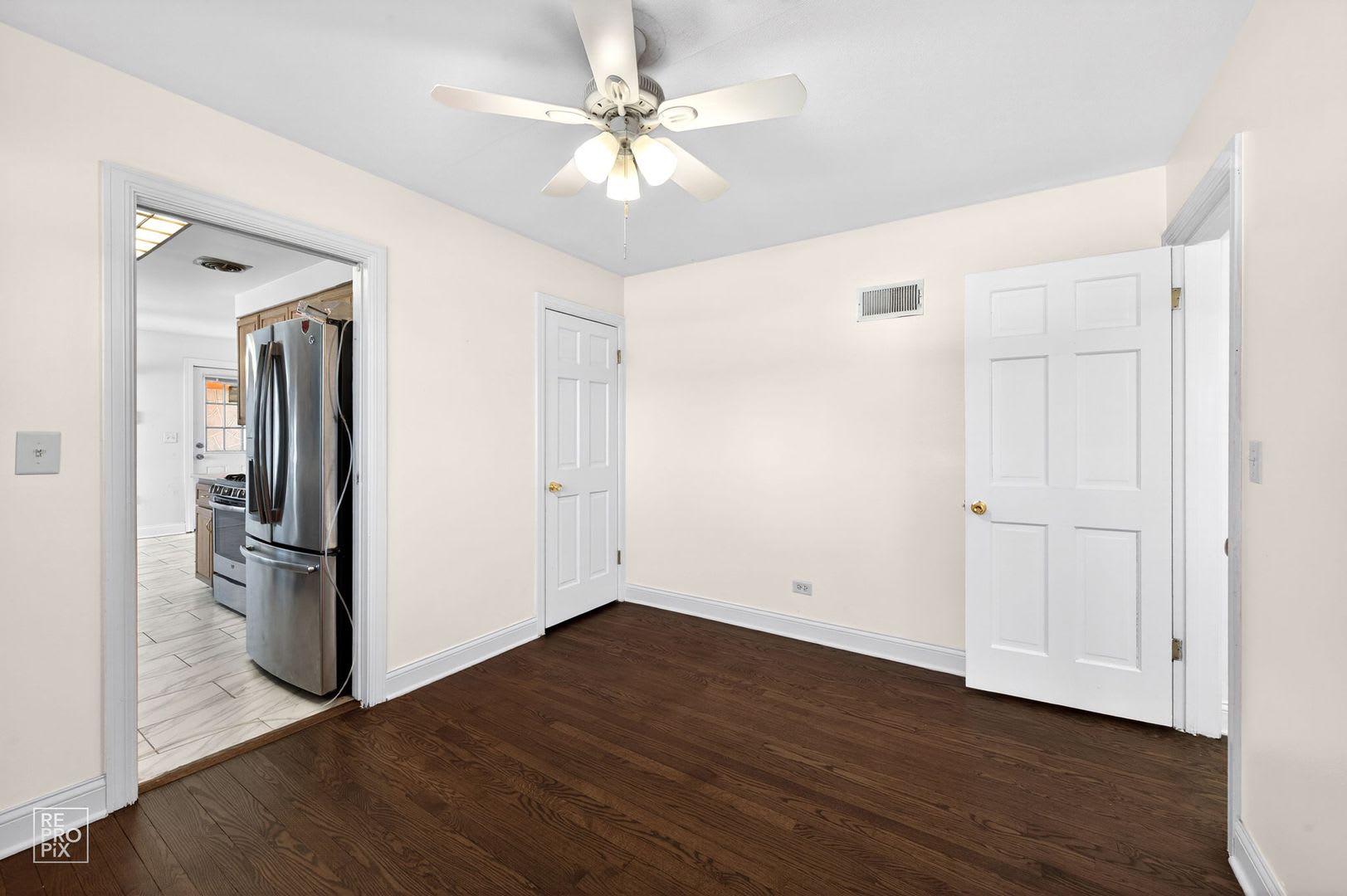 Gorgeous 3 Bedroom Home In Mount Prospect – photo 5