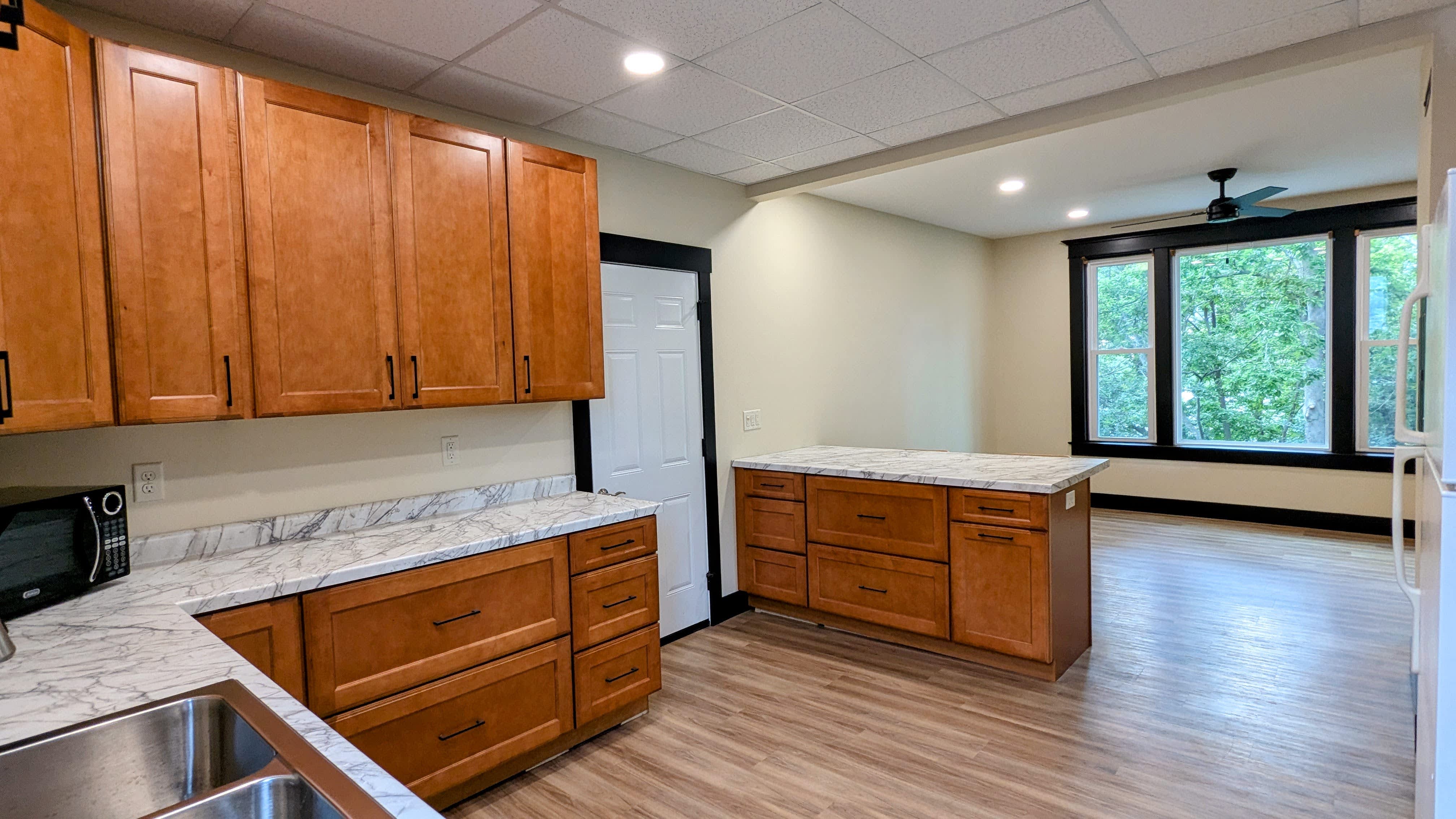 702 E Grand Ave – photo 2