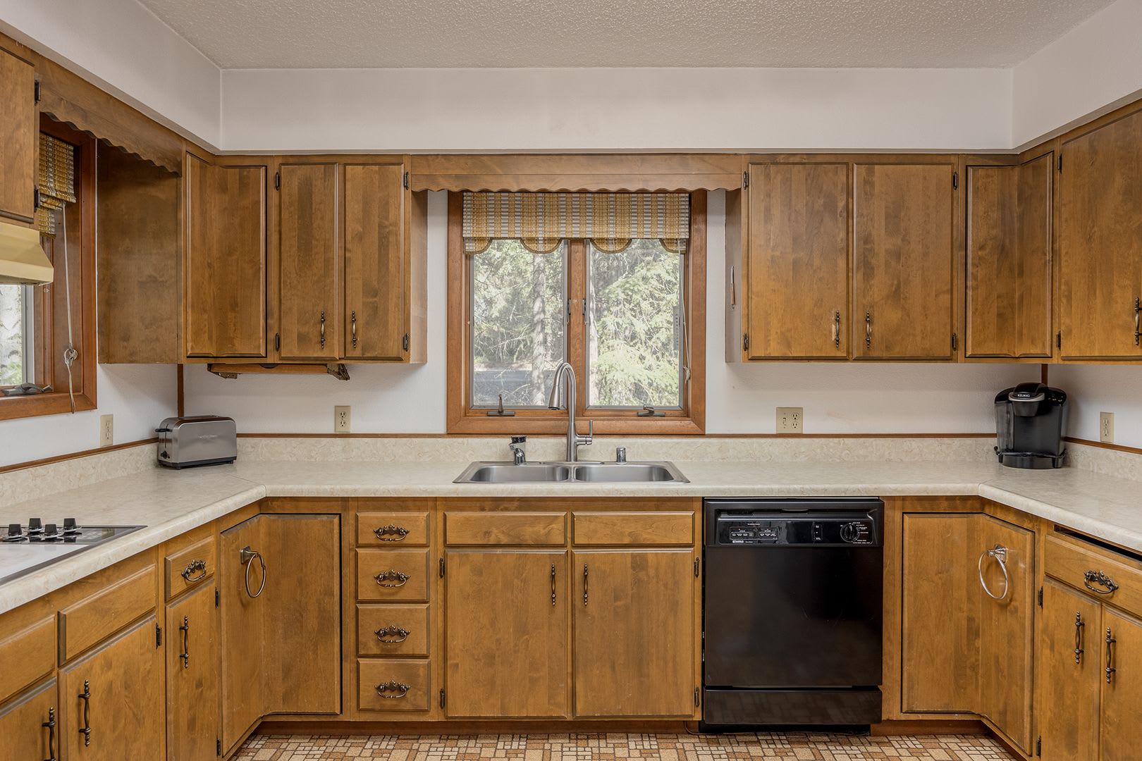 Vintage Charm Meets Modern Comfort in Fairbanks! – photo 2