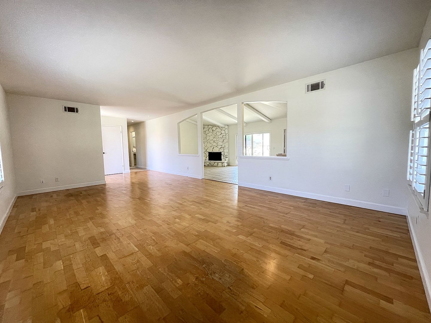 Spacious 3-Bedroom, 2-Bath Home on Corner Lot – Landscaping Included! – photo 3