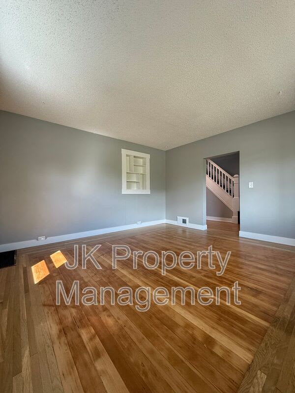 913 5th Ave N – photo 3
