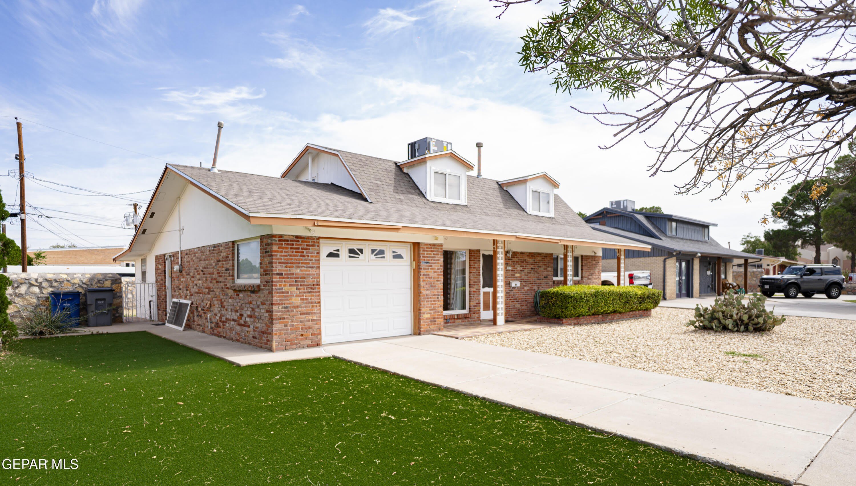 10125 CHEZELLE Drive – photo 2