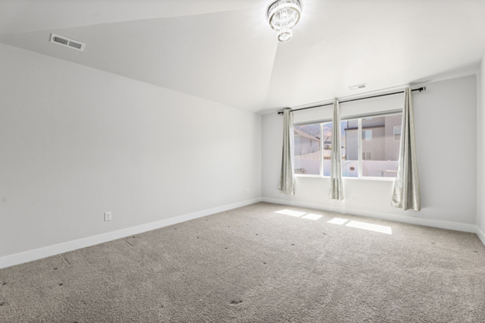 Large Luxurious House With View Of Beautiful Utah Lake – photo 2