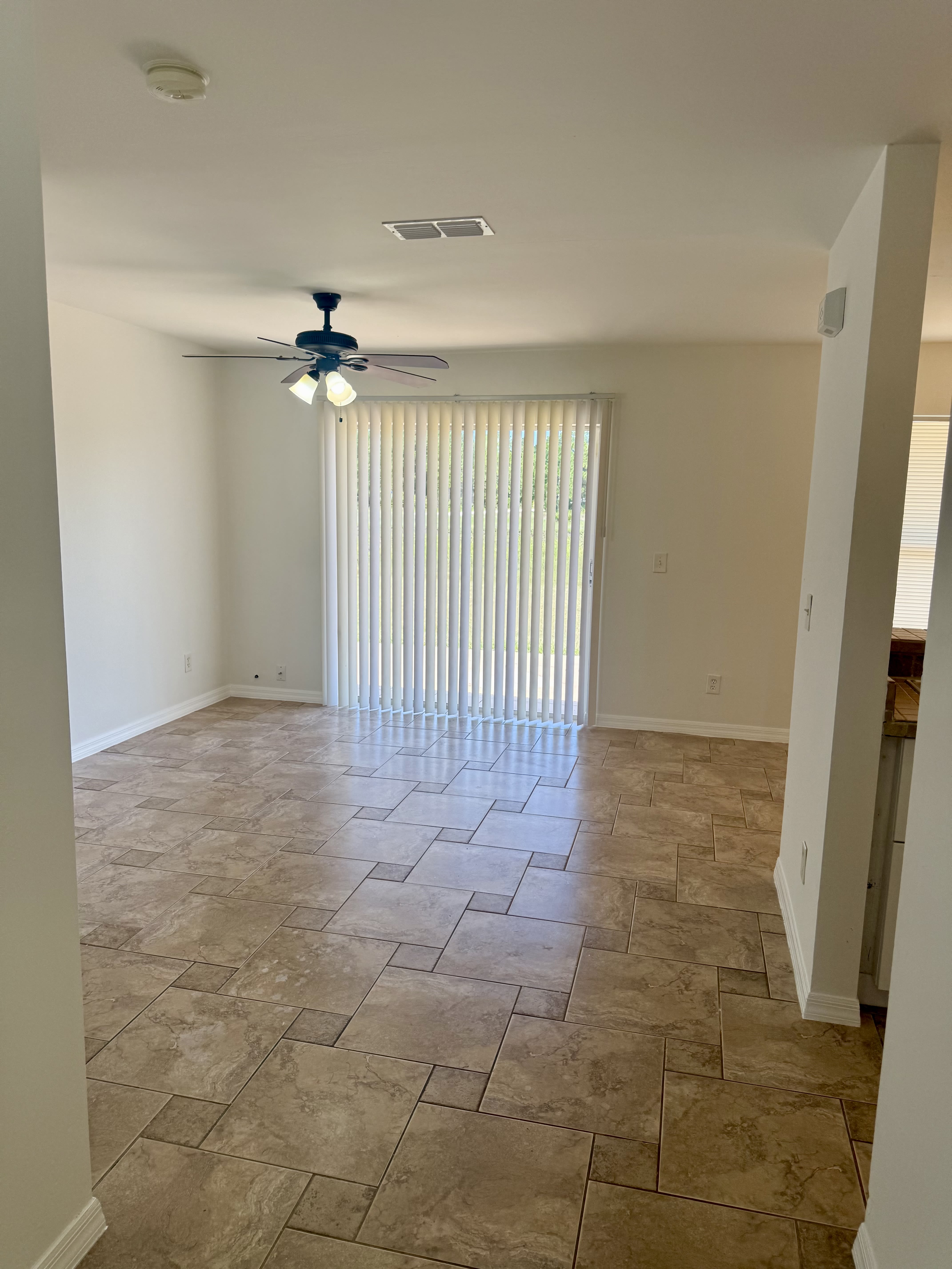 1241 Ermine St E – photo 4