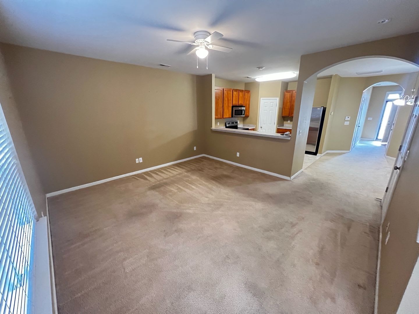 **Spacious 3-Bedroom Townhome in Berkeley Commons** – photo 2
