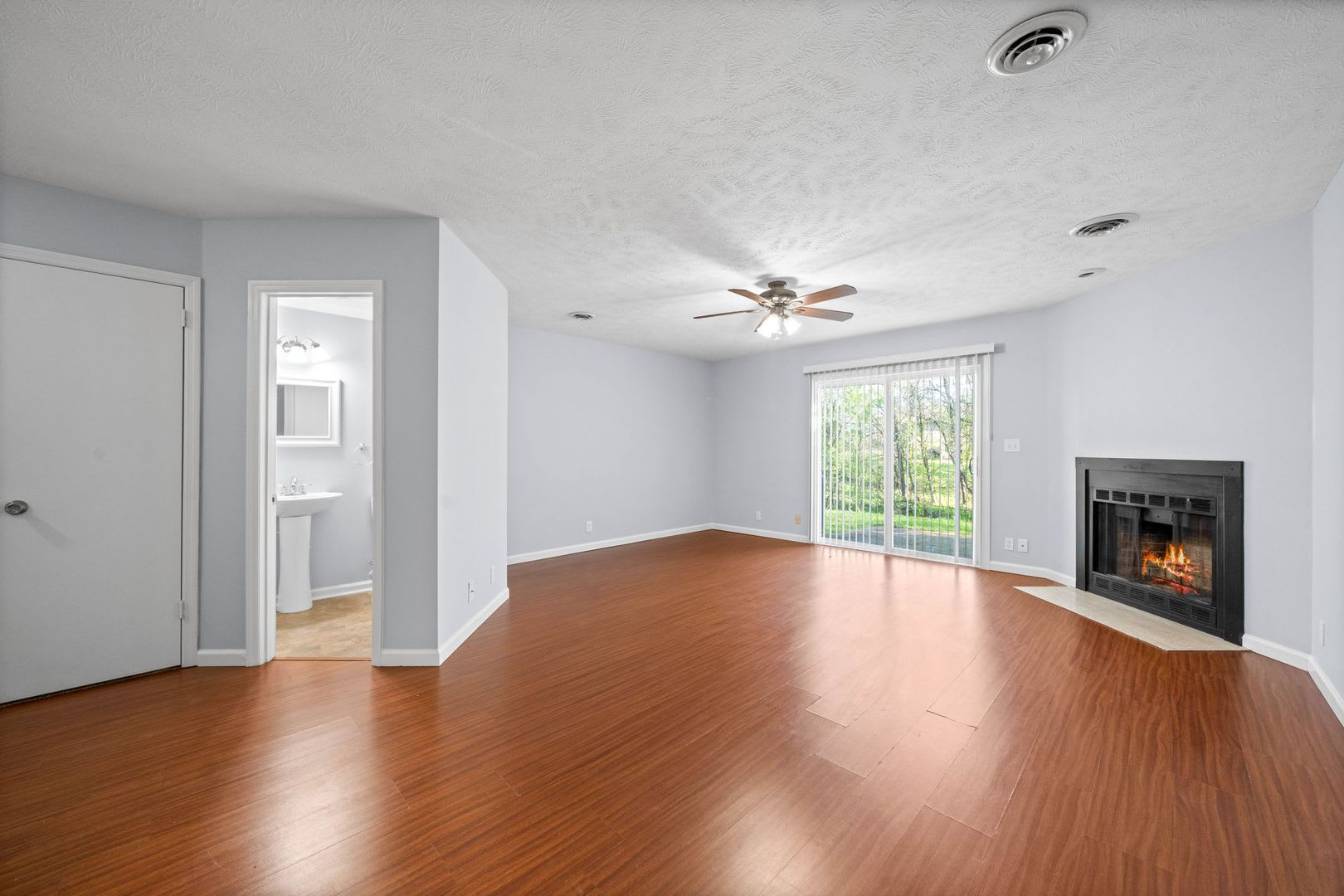 2 Bedroom Condo For Rent Near Post! – photo 5