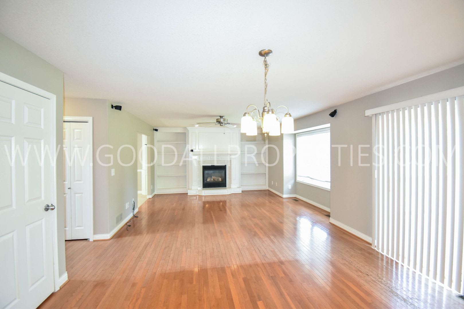 Spacious 3-Bedroom West Des Moines Home with Finished Basement & 2-Car Garage – photo 4