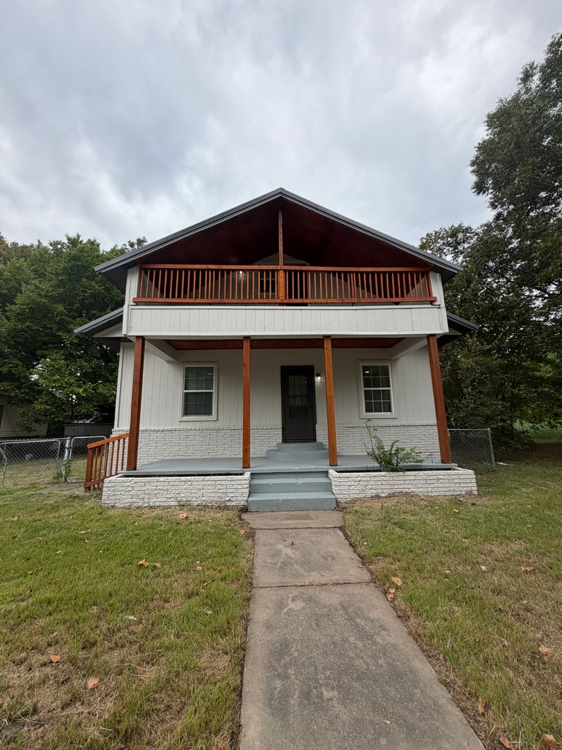 Updated 3-bedroom, 2-bath rental in Muskogee situated on a spacious 0.28-acre lot. – photo 1