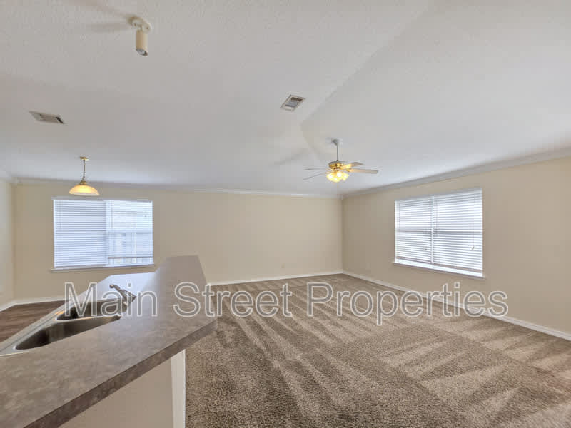 1057 Freeboard Boulevard – photo 4