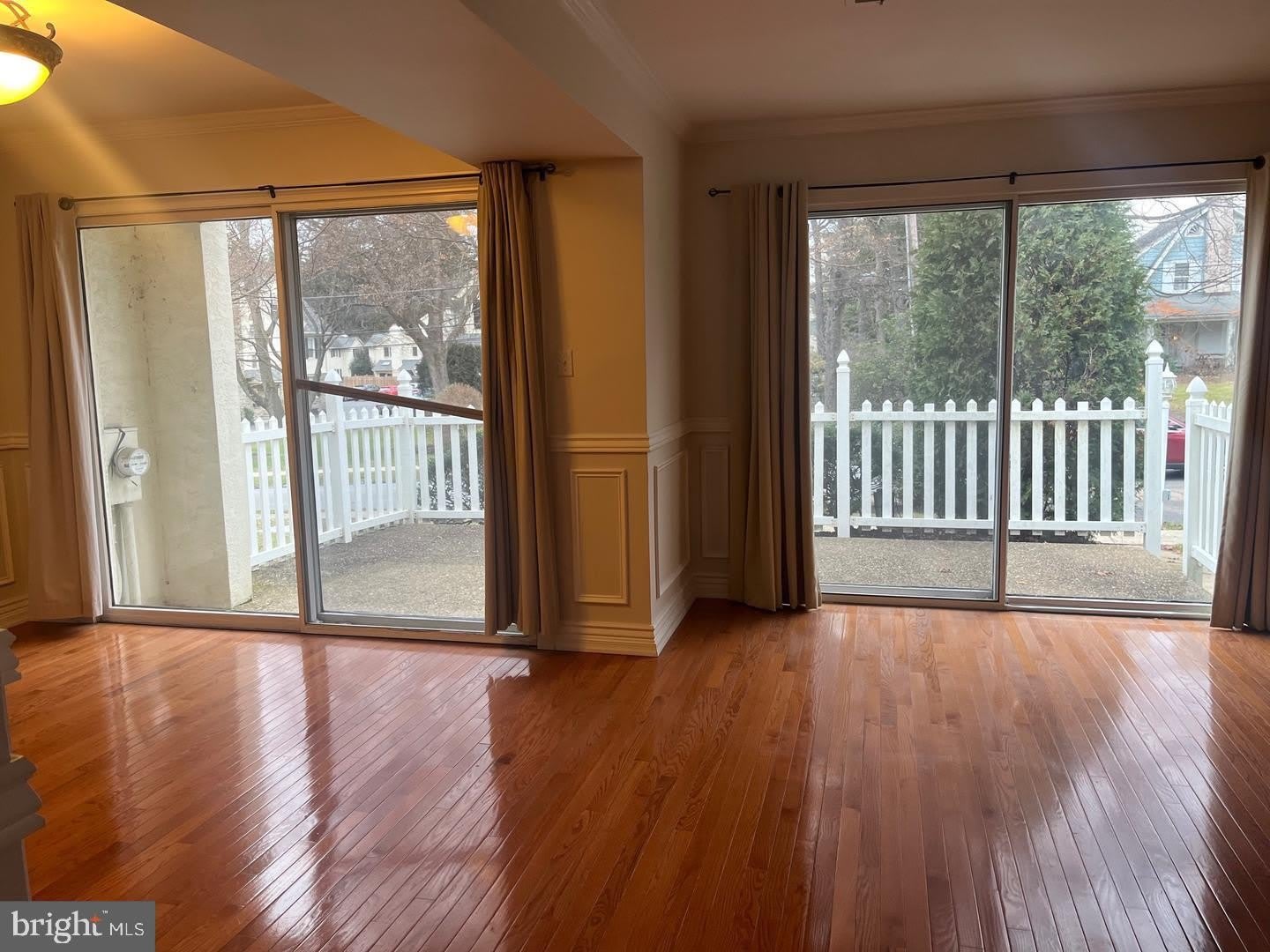 105 MONTROSE Avenue – photo 5