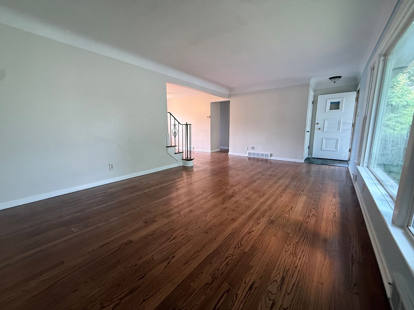 Charming 4 bedroom, Single Family in Beachwood, Ohio! – photo 2