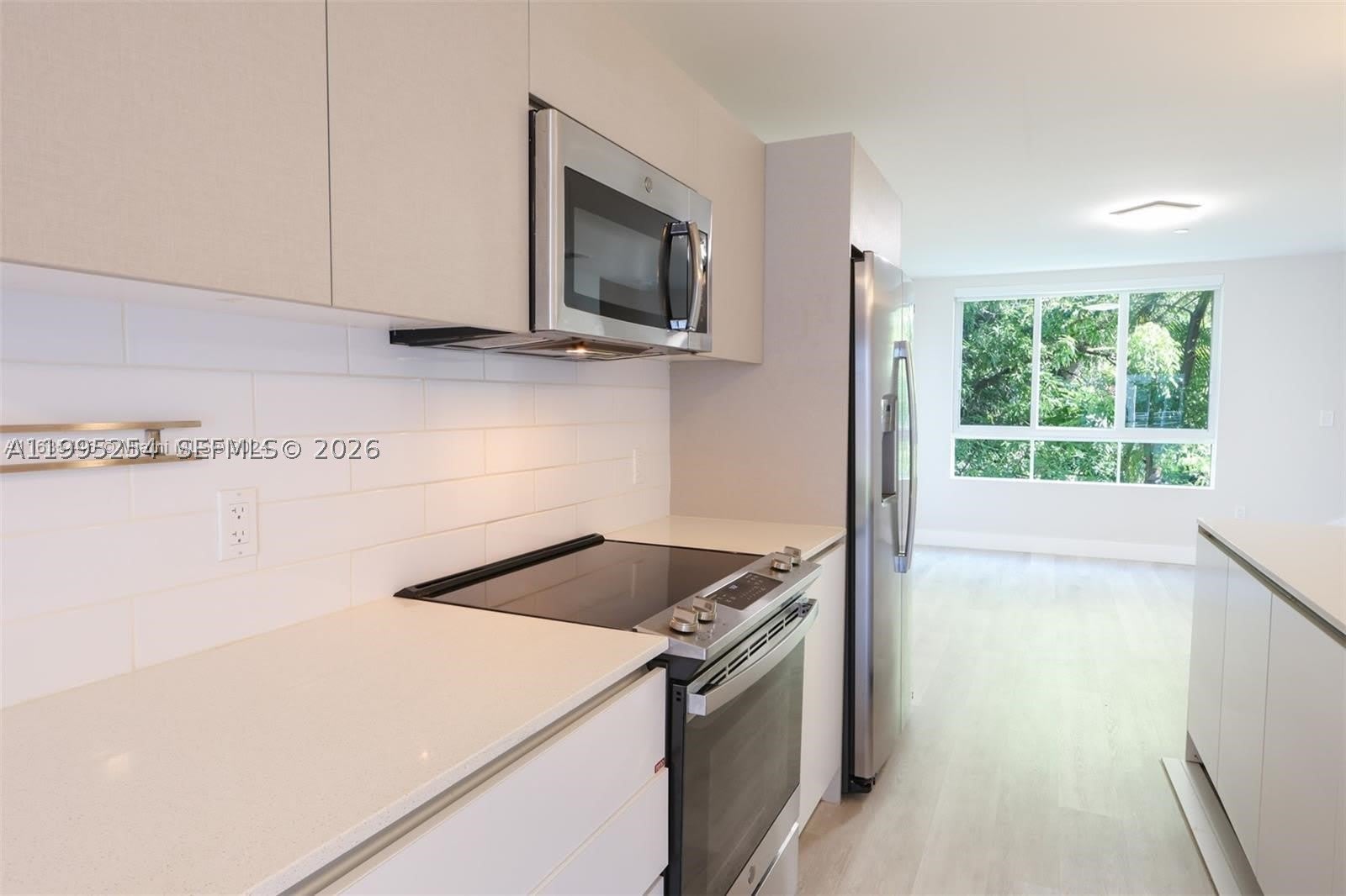 2555 NE 193rd St – photo 2