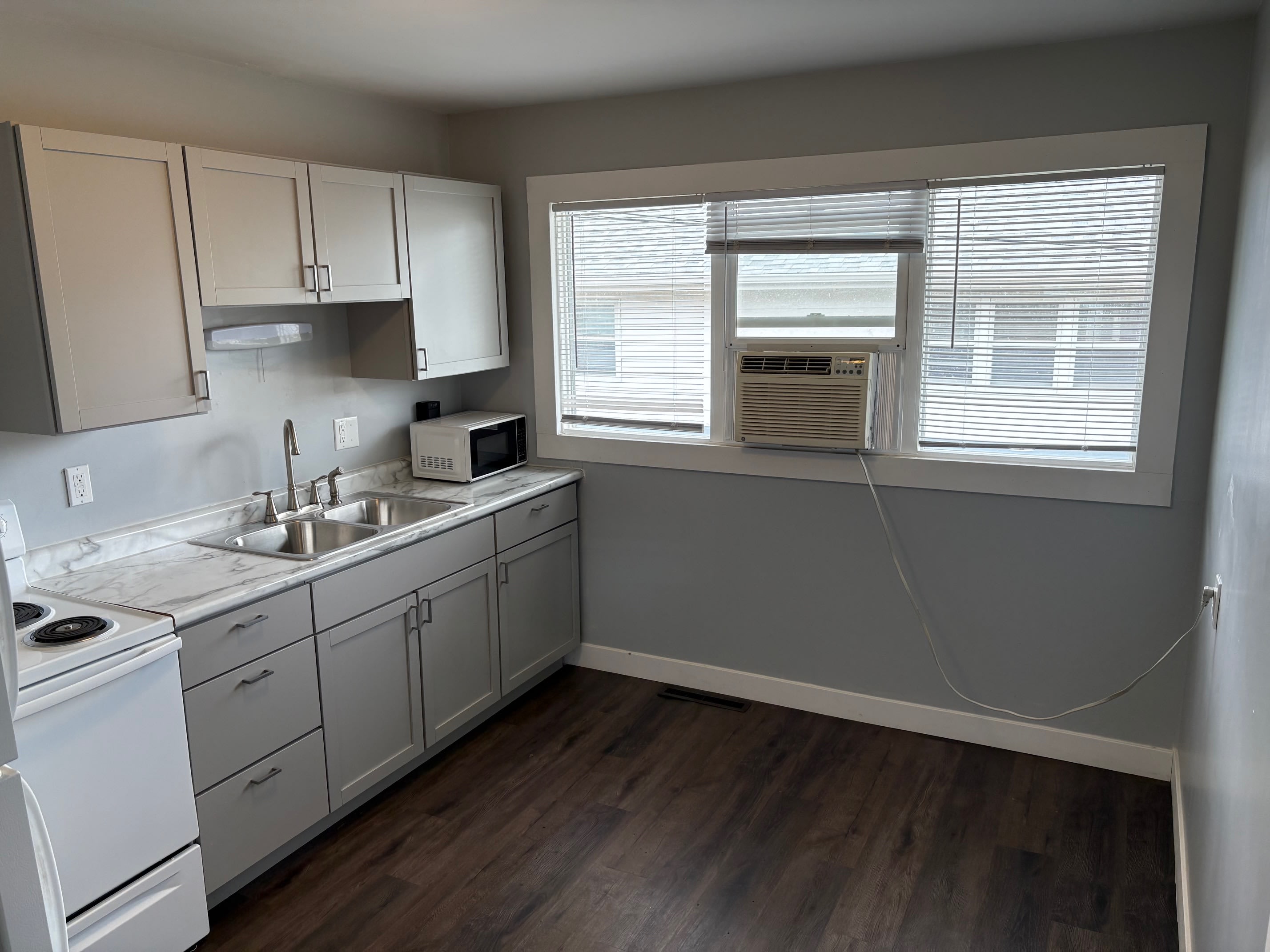 1113 6th Ave E Apt 4 – photo 2