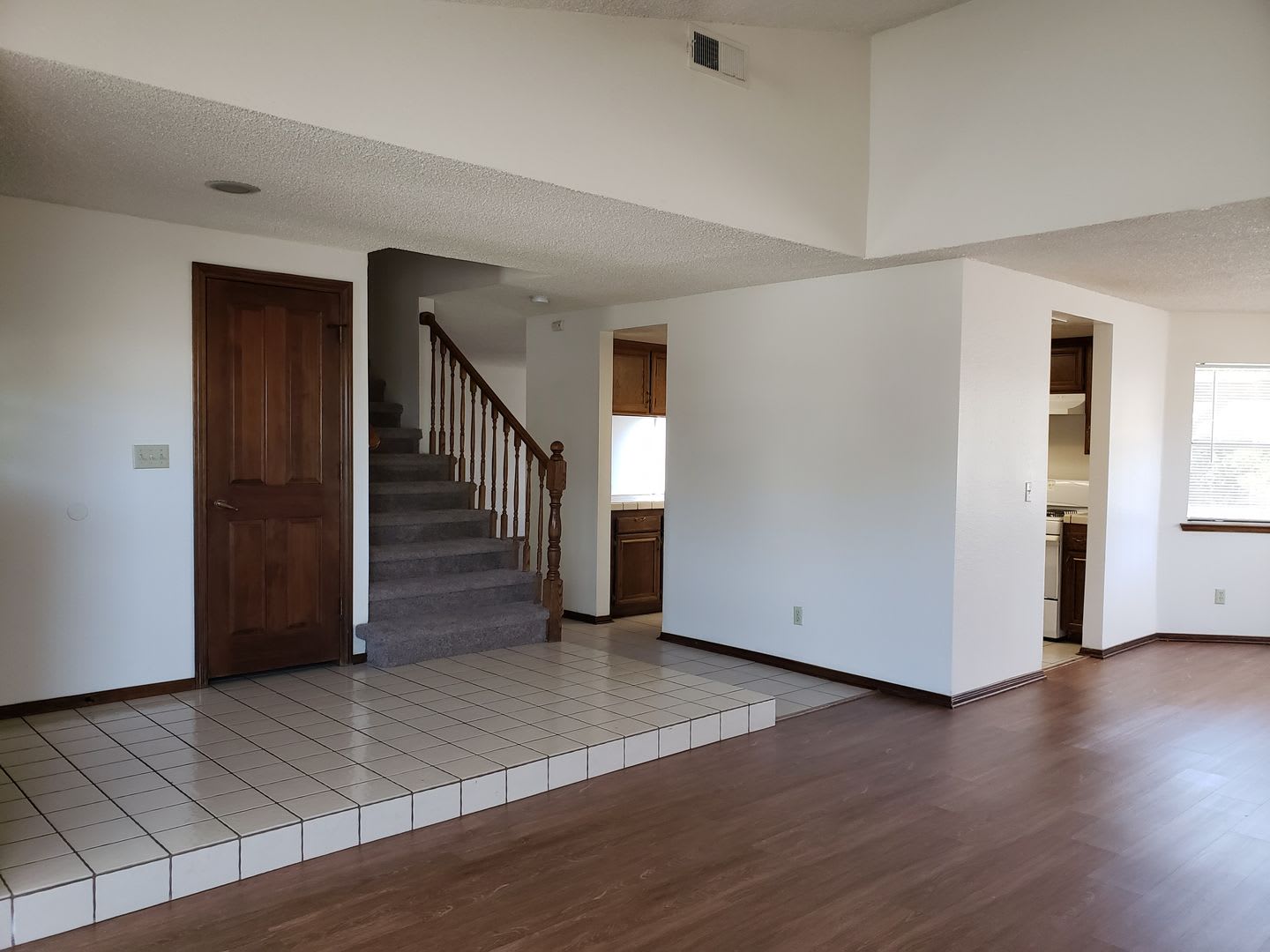 West Lancaster Home – photo 5