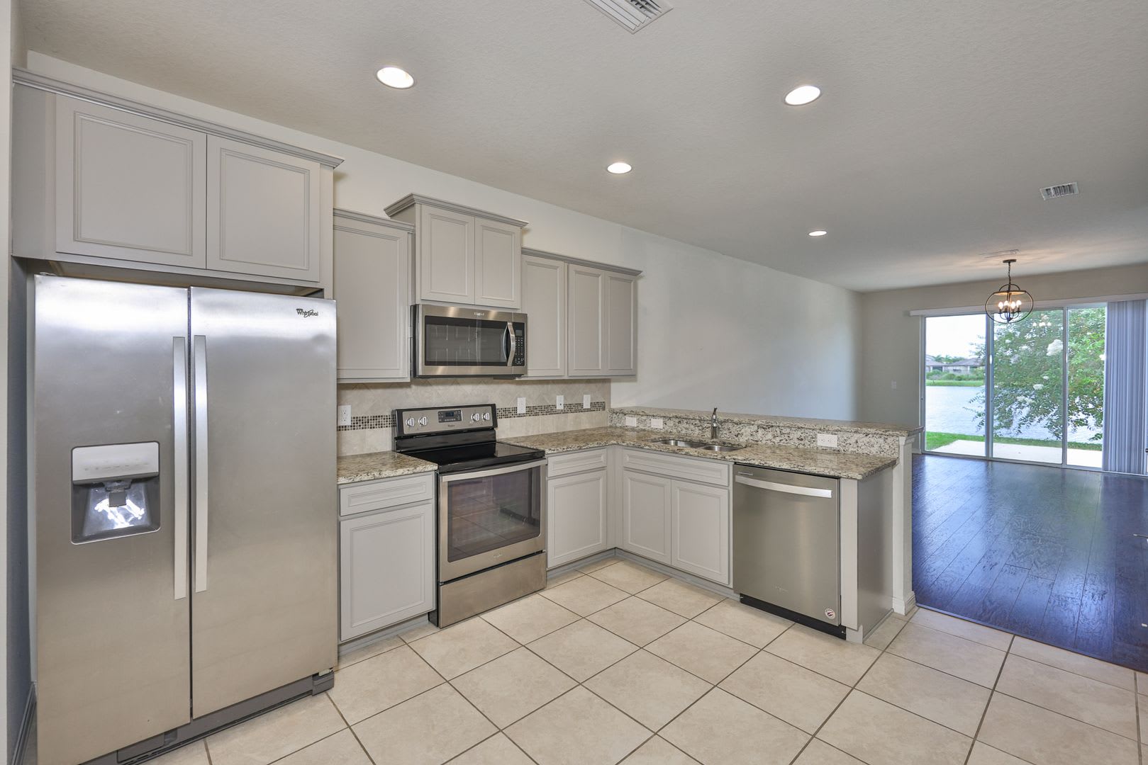 Beautiful Townhome at Magnolia Park! – photo 4