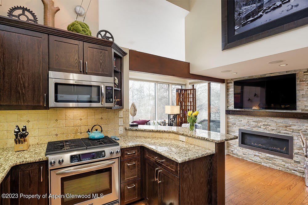4000 Brush Creek Road – photo 2