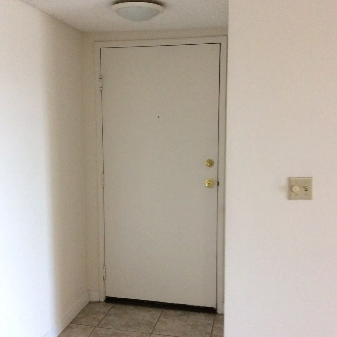 1 Bedroom, 1 Bathroom North Hollywood Condominium for Lease! – photo 2