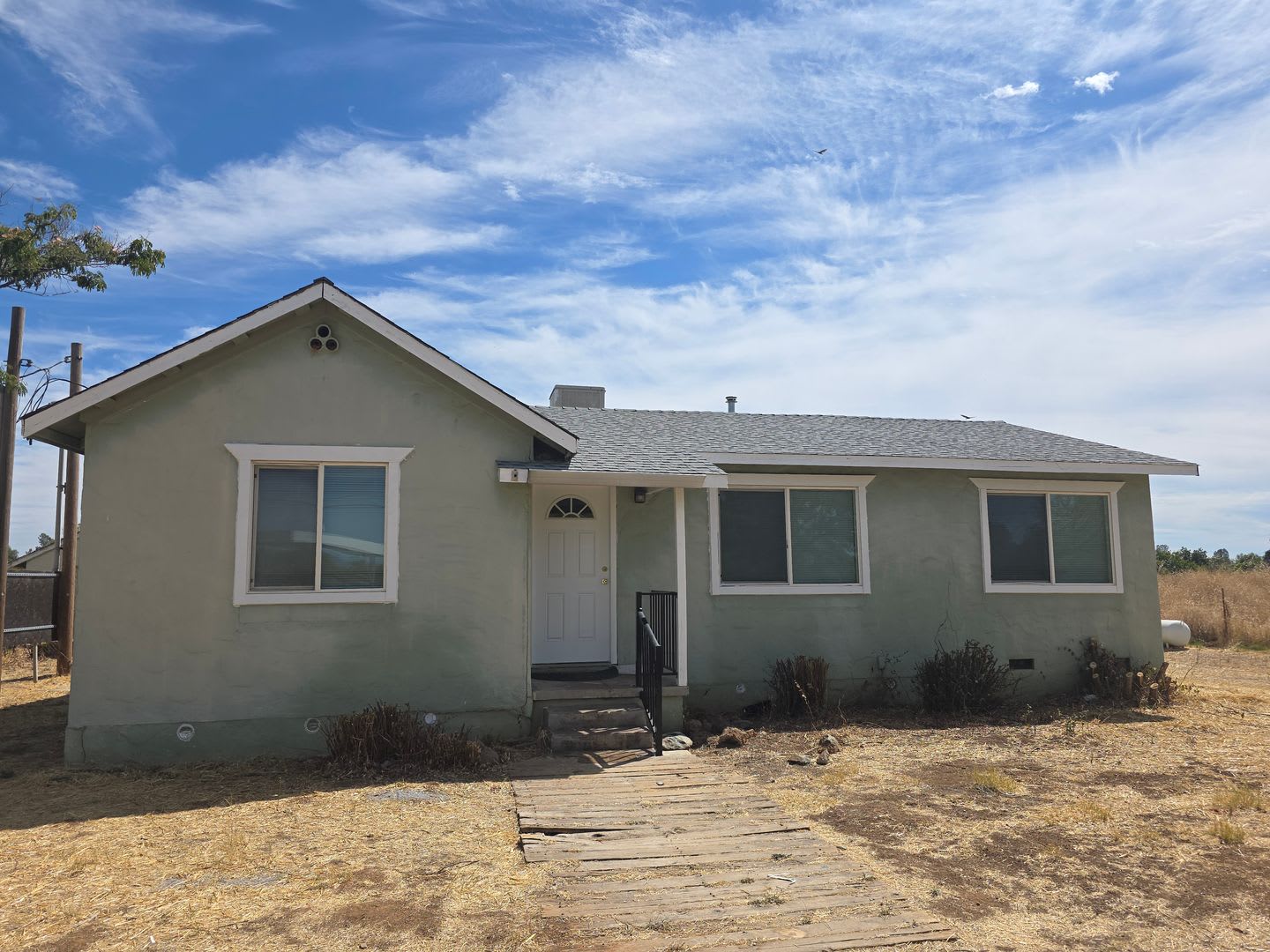 2 BED 1 BATH HOUSE WITH ALL NEW FLOORING IN HAPPY VALLEY – photo 1