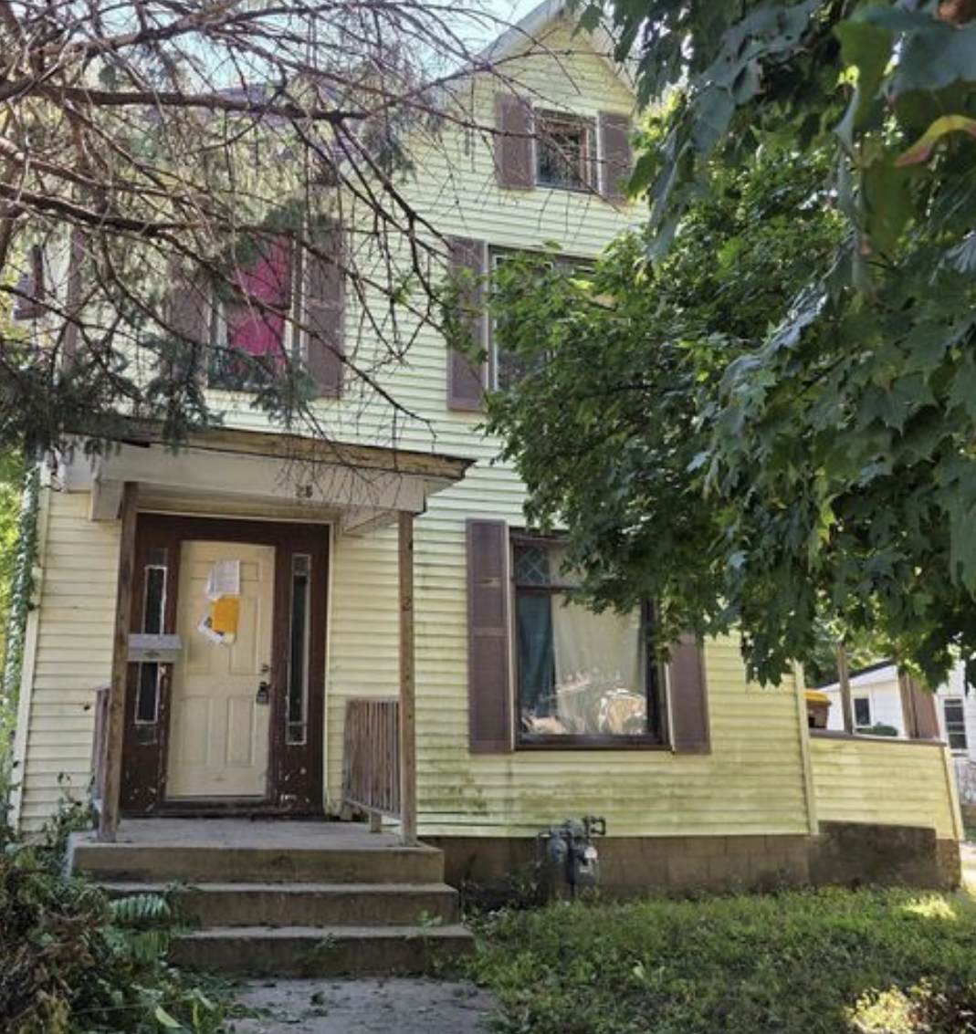 25 West Pleasant Street – photo 1