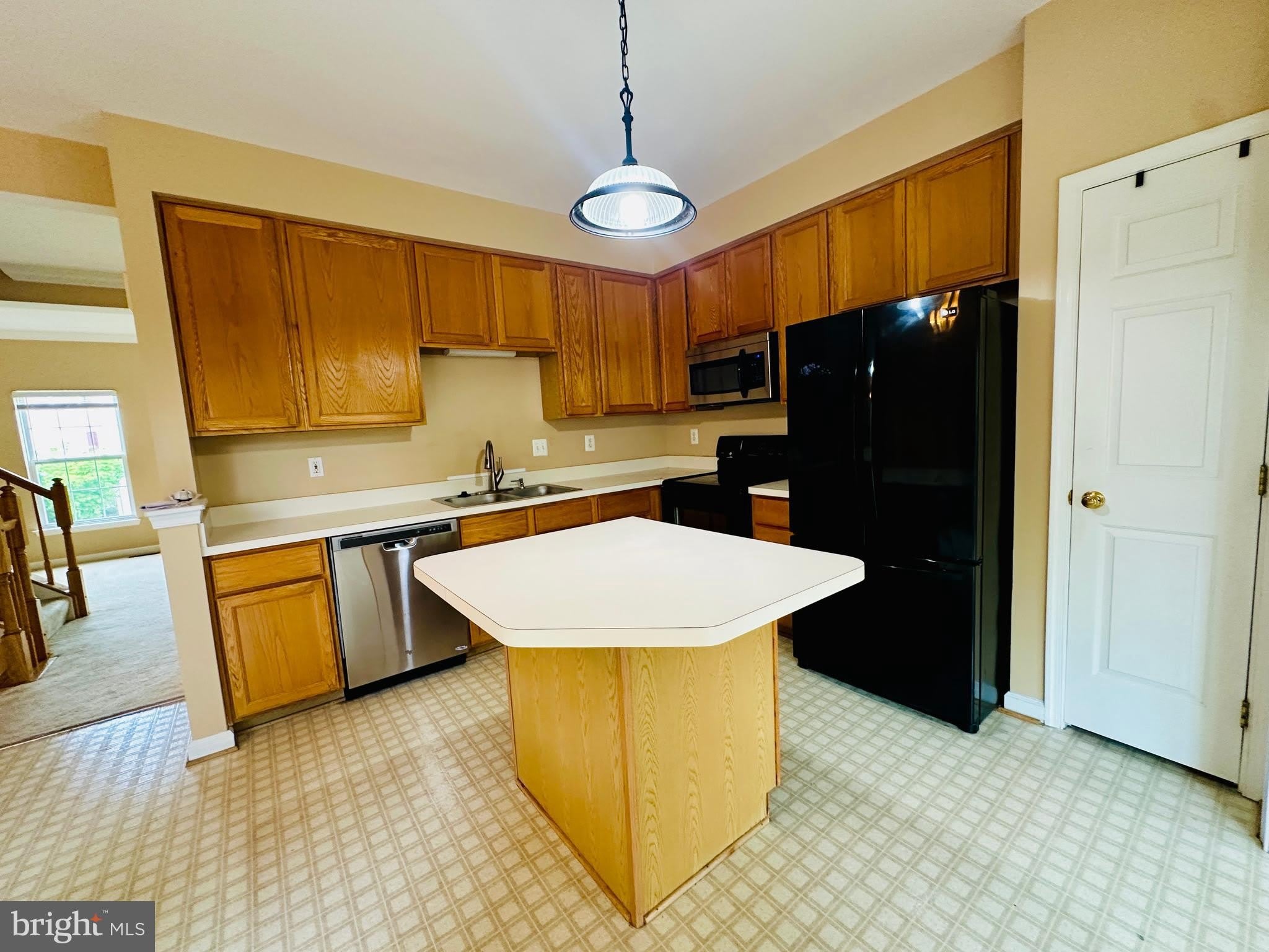 2527 BANSHIRE Drive – photo 4