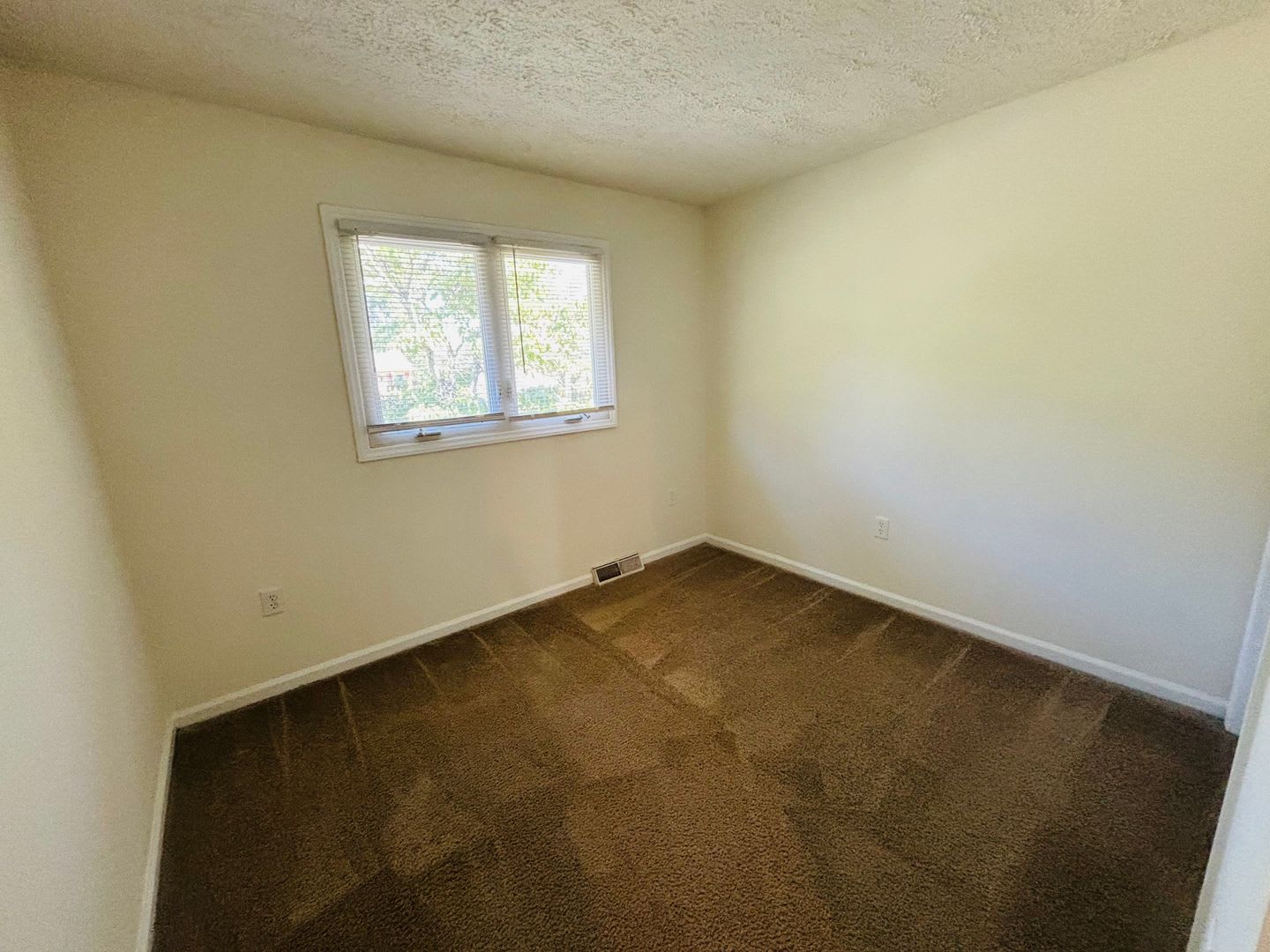 4 Bedroom 2.5 Bath Townhouse – photo 2