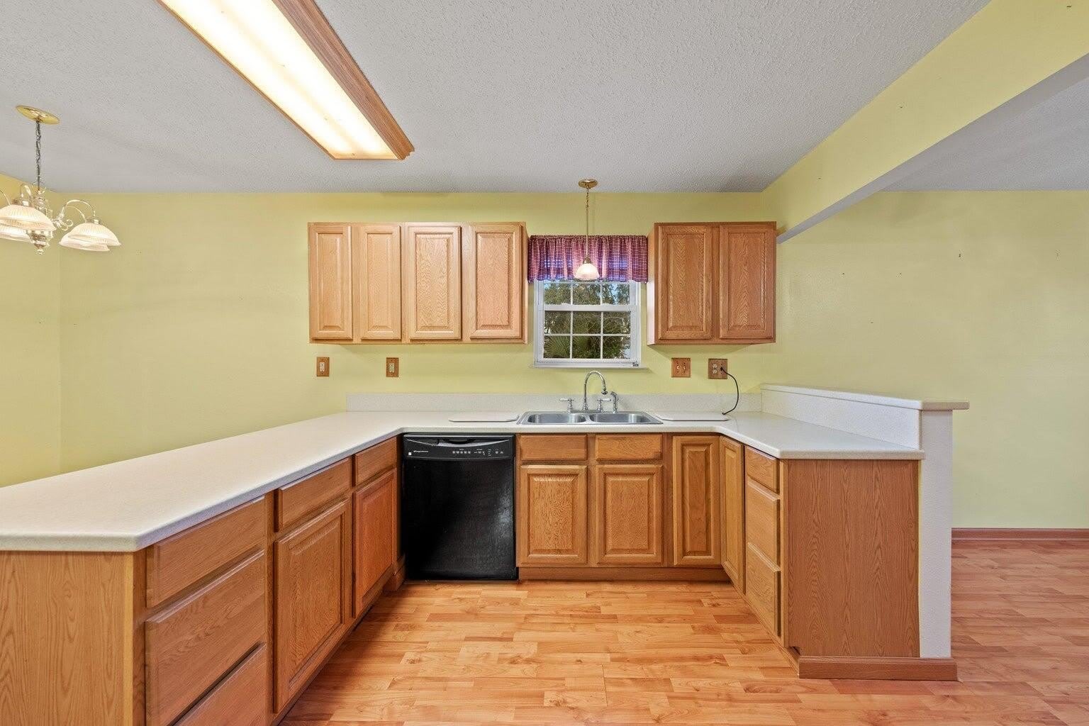 122 Beach Drive – photo 3
