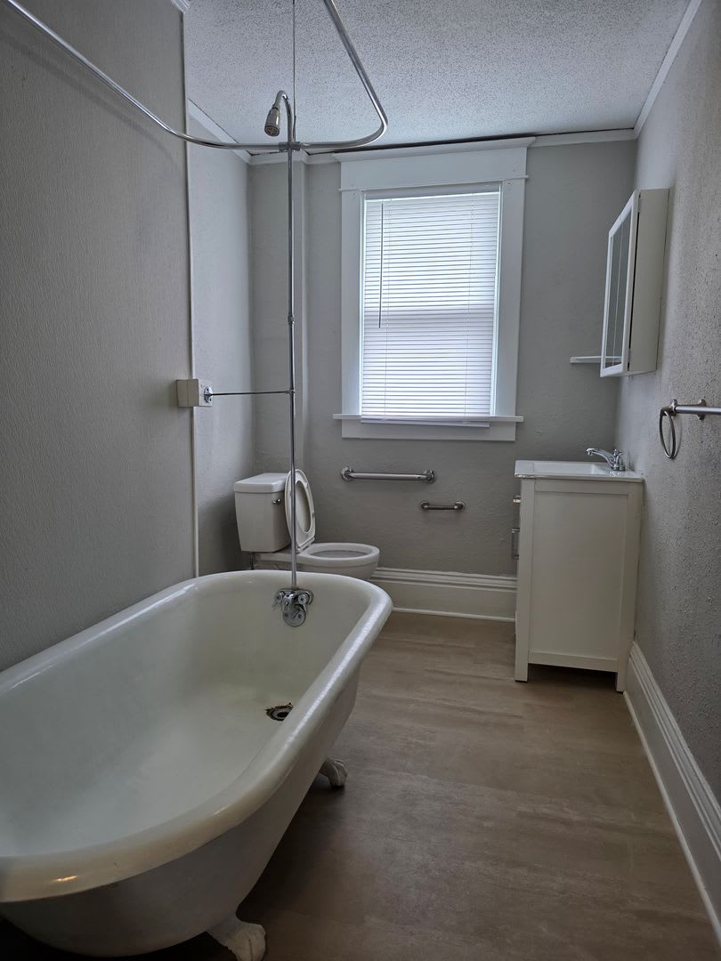 Large 3 Bedroom newly updated house for rent! – photo 5