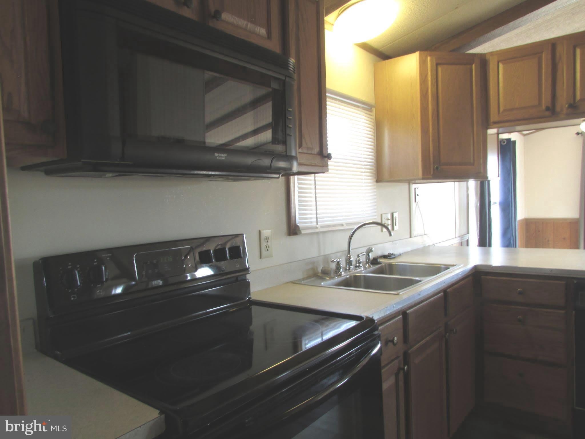 14446 SLIM Street – photo 4