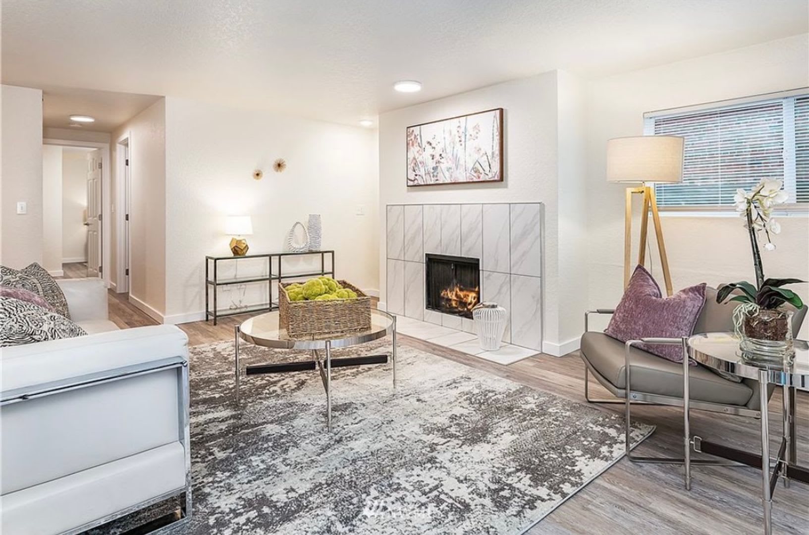 Light Filled Remodeled Condo W Secure Parking Included Queen Anne – photo 1