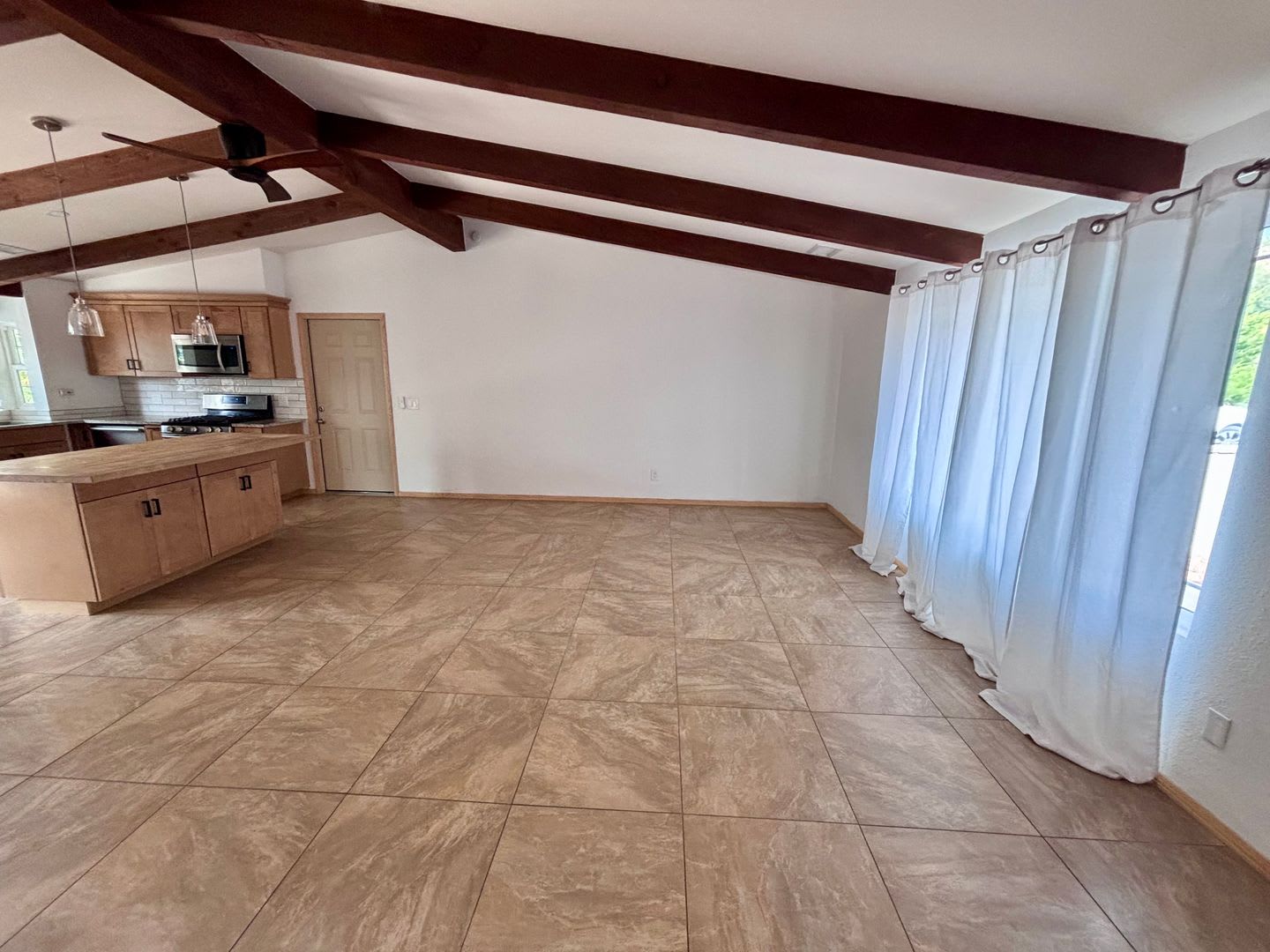 Unfurnished 1 Year Long Term Rental – photo 3